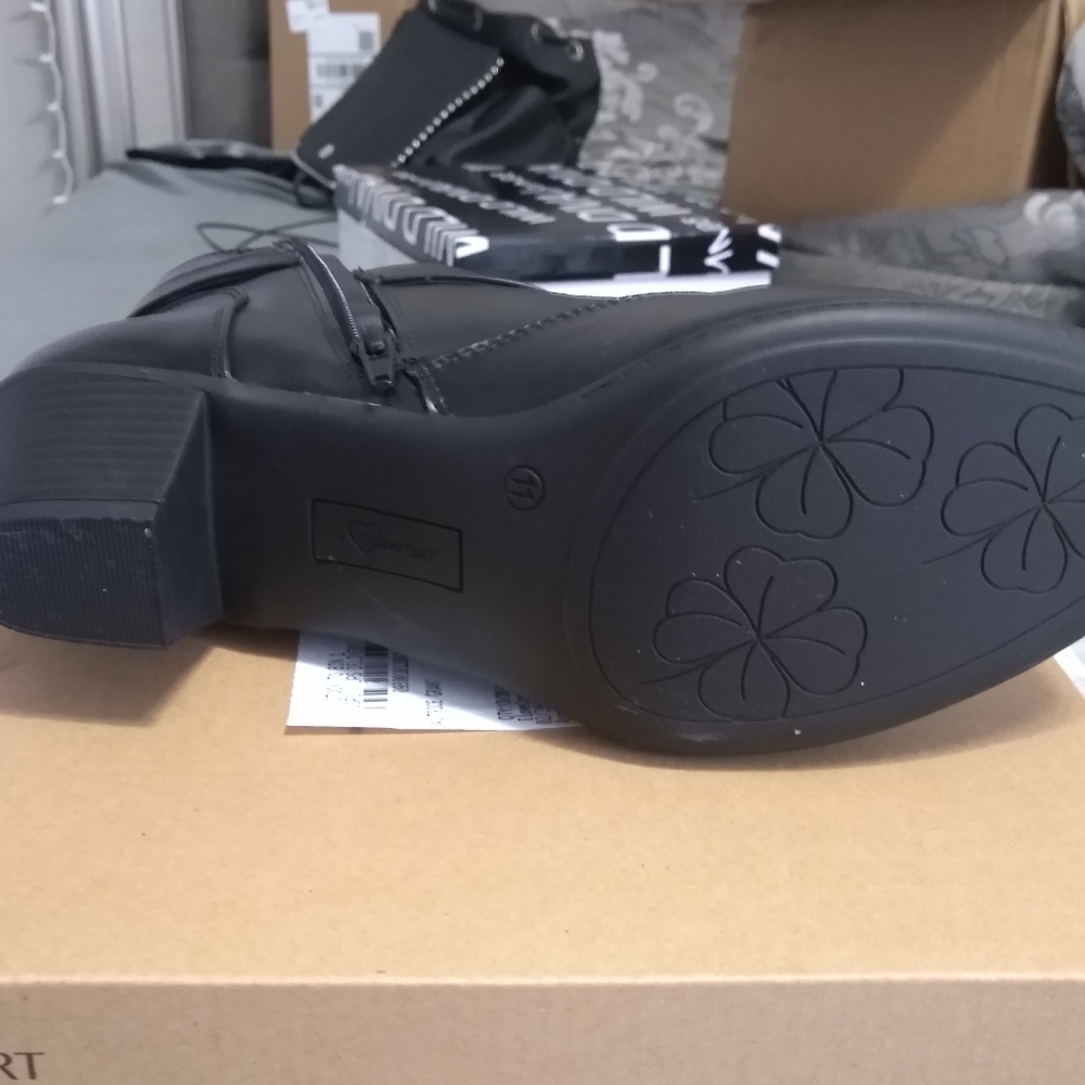Boots - Picture 2 of 3